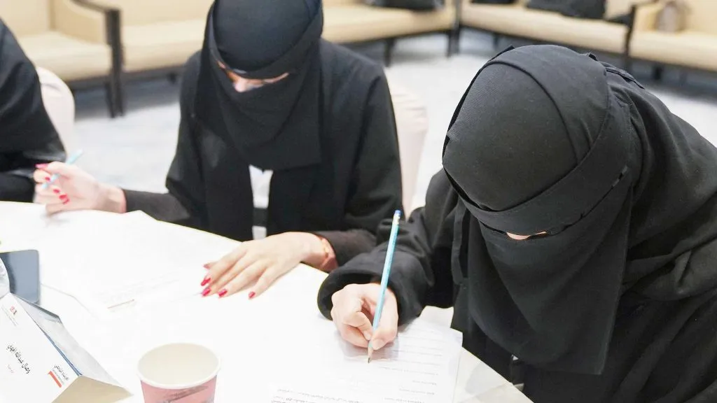 تقدم كايزن برنامجين للتوجيه يربطان 110 مترجمين بموجهين، ويعملان على بناء مهارات الترجمة، ووضع المعايير، ومؤشرات الأداء الرئيسية، ومنصة التتبع، والاستبيانات، والتوصيات النهائية.